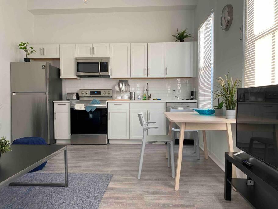 Chic Bungalow Apartment Steps From Armature Works & Downtown Riverwalk Tampa Luaran gambar
