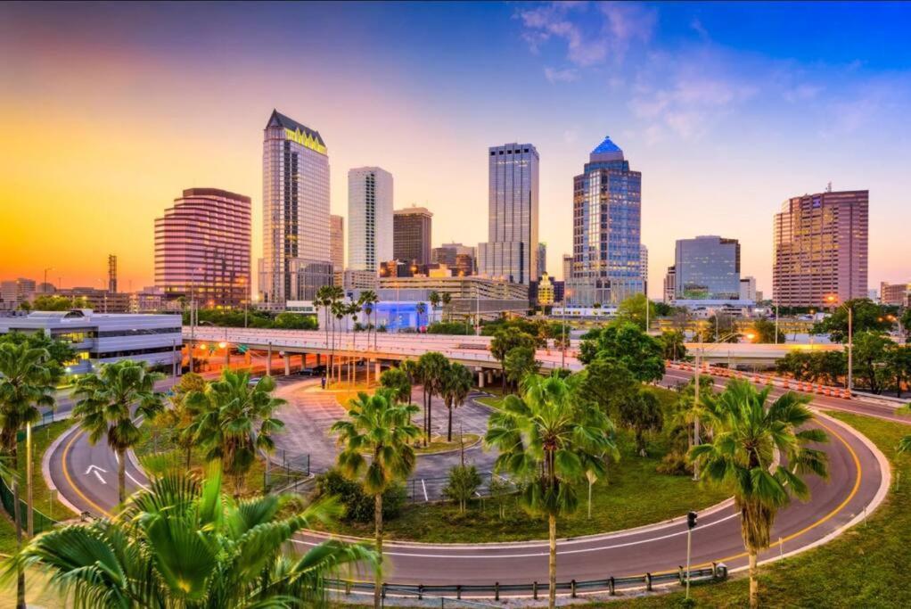 Chic Bungalow Apartment Steps From Armature Works & Downtown Riverwalk Tampa Luaran gambar