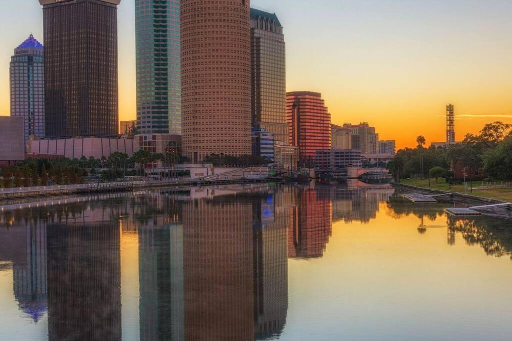 Chic Bungalow Apartment Steps From Armature Works & Downtown Riverwalk Tampa Luaran gambar