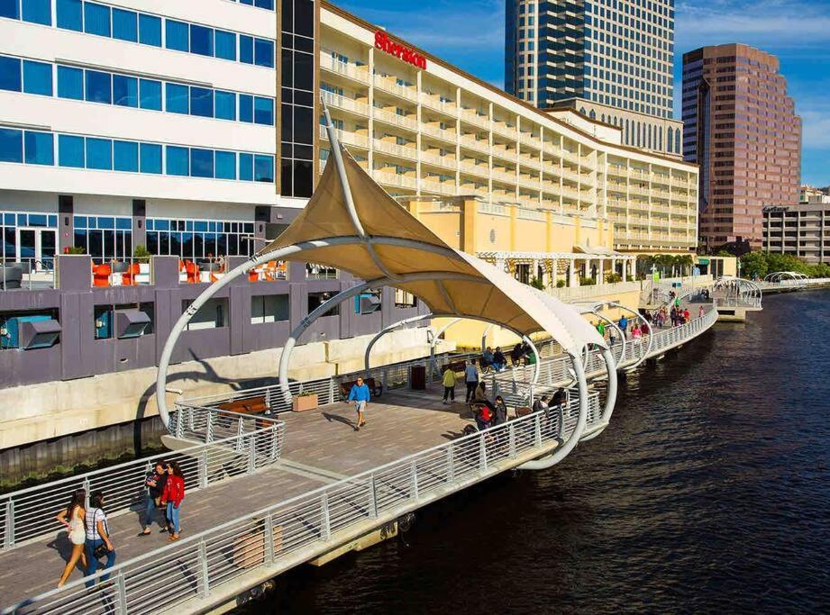 Chic Bungalow Apartment Steps From Armature Works & Downtown Riverwalk Tampa Luaran gambar